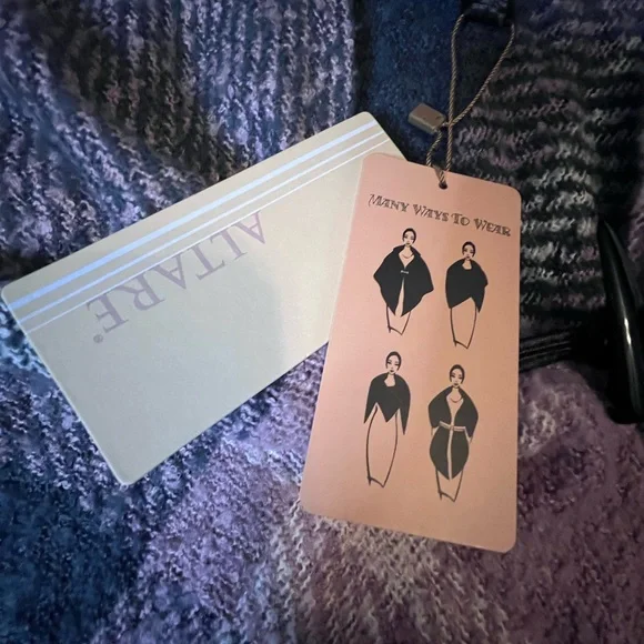 150: NWT OSFM Elegant Pink and Grey Plaid Cape - Picture 4 of 9